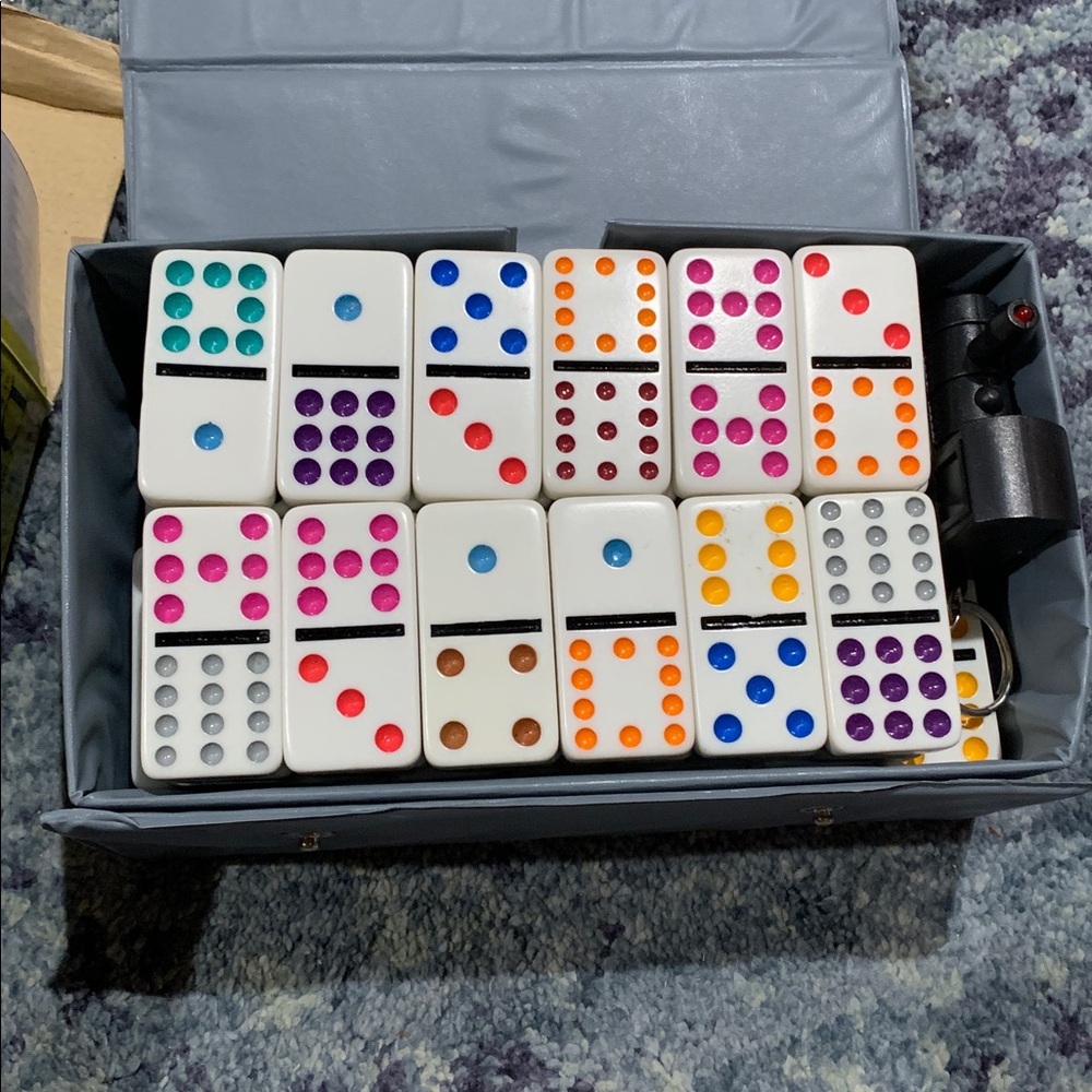 Vintage double twelve color dot dominos set of 91 in carrying case - Picture 5 of 5